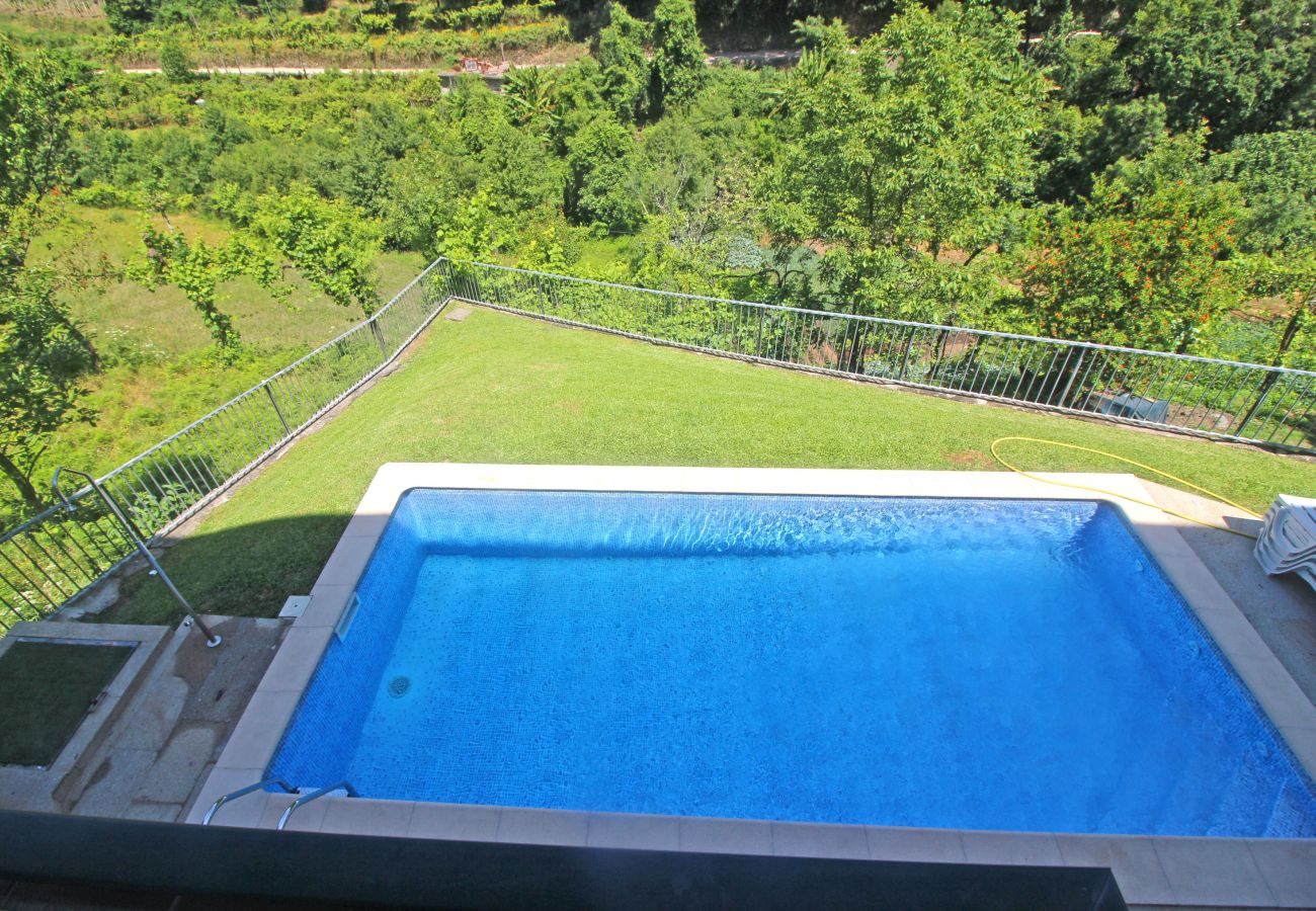 Casa em Terras de Bouro - Casa com piscina privada perto do Gerês