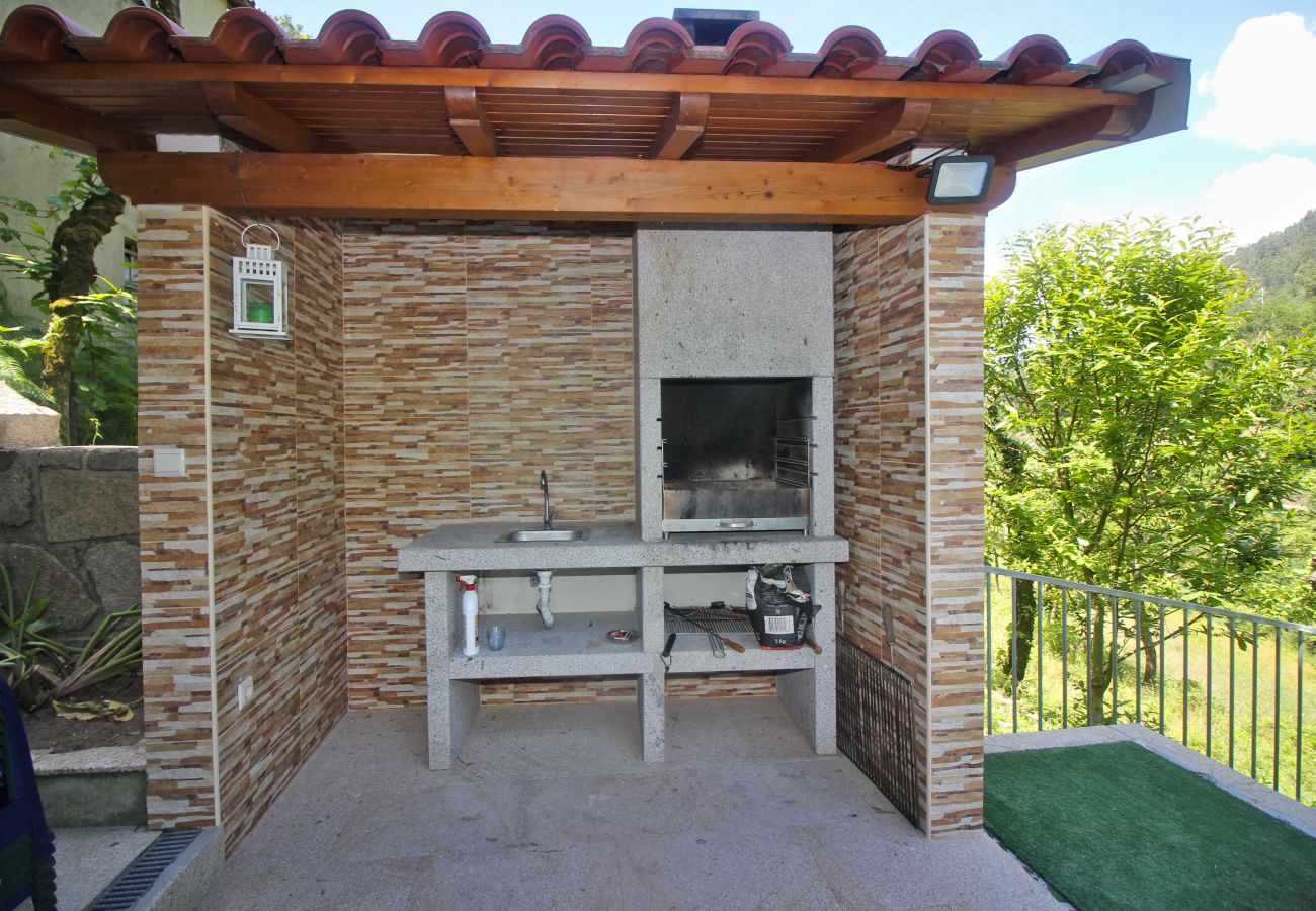 Casa em Terras de Bouro - Casa com piscina privada perto do Gerês