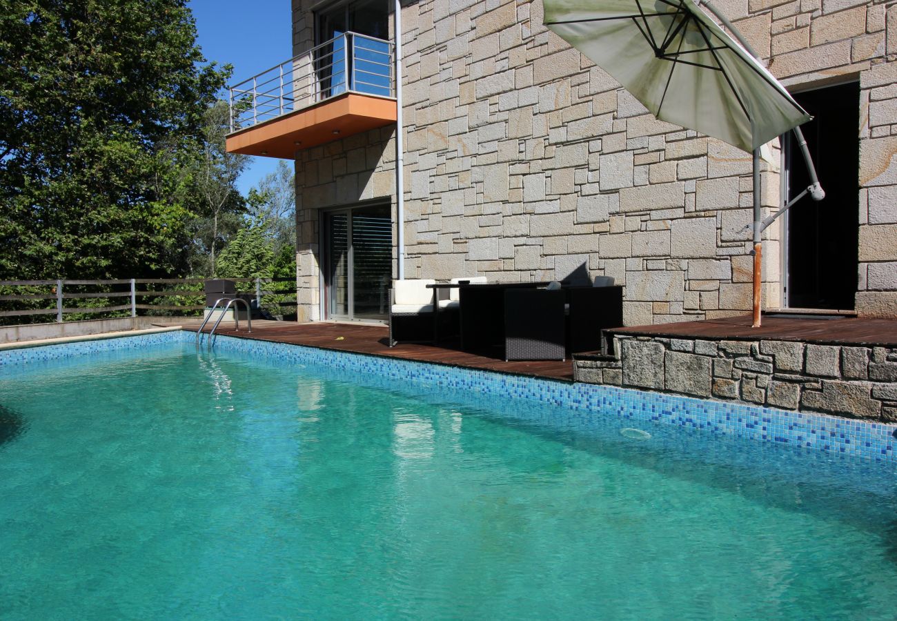 Casa em Amares - Casa com piscina e churrasqueira perto do Gerês