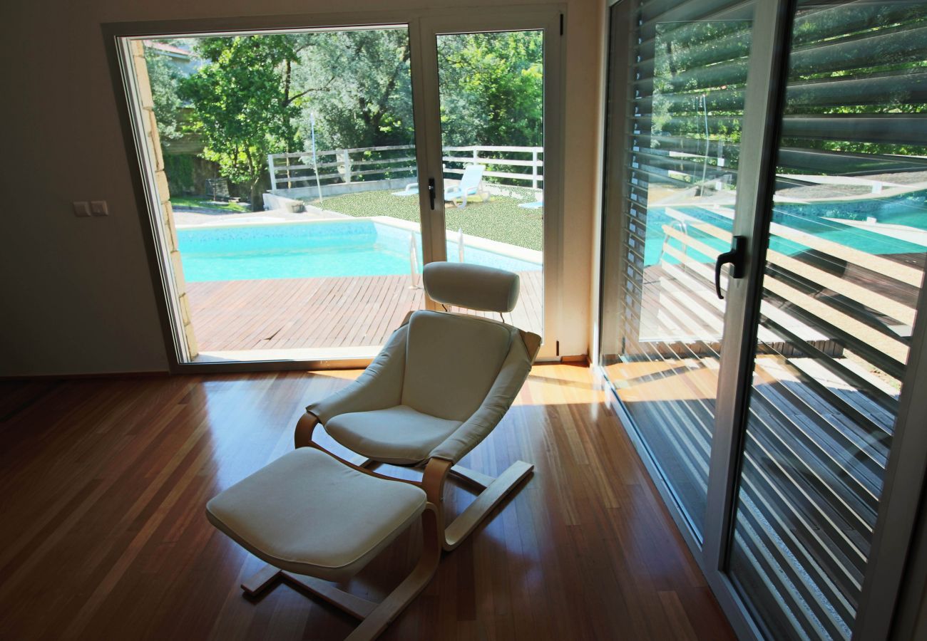 Casa em Amares - Casa com piscina e churrasqueira perto do Gerês