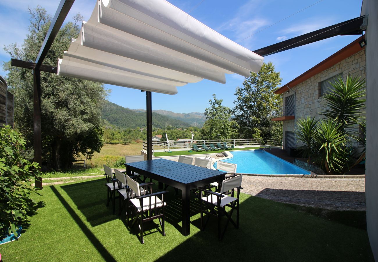 Casa em Amares - Casa com piscina e churrasqueira perto do Gerês