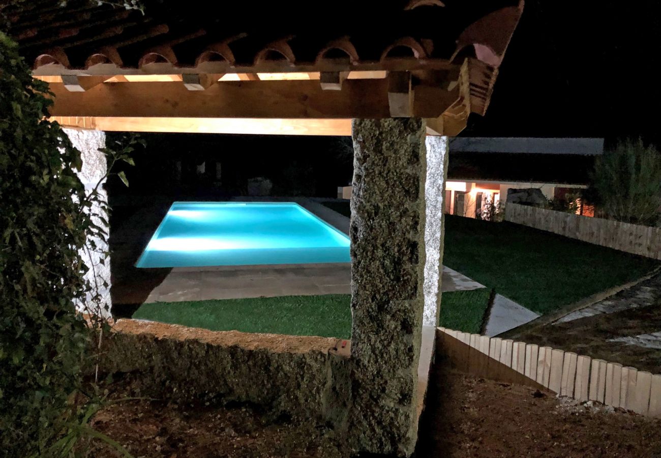 Villa em Gerês - Casa com piscina privada e vistas fantásticas para o Gerês 