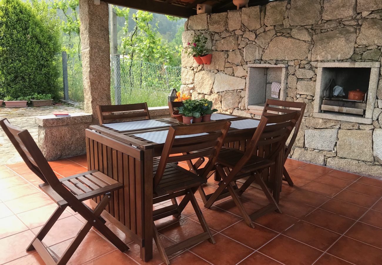 Villa em Gerês - Casa com piscina privada e vistas fantásticas para o Gerês 