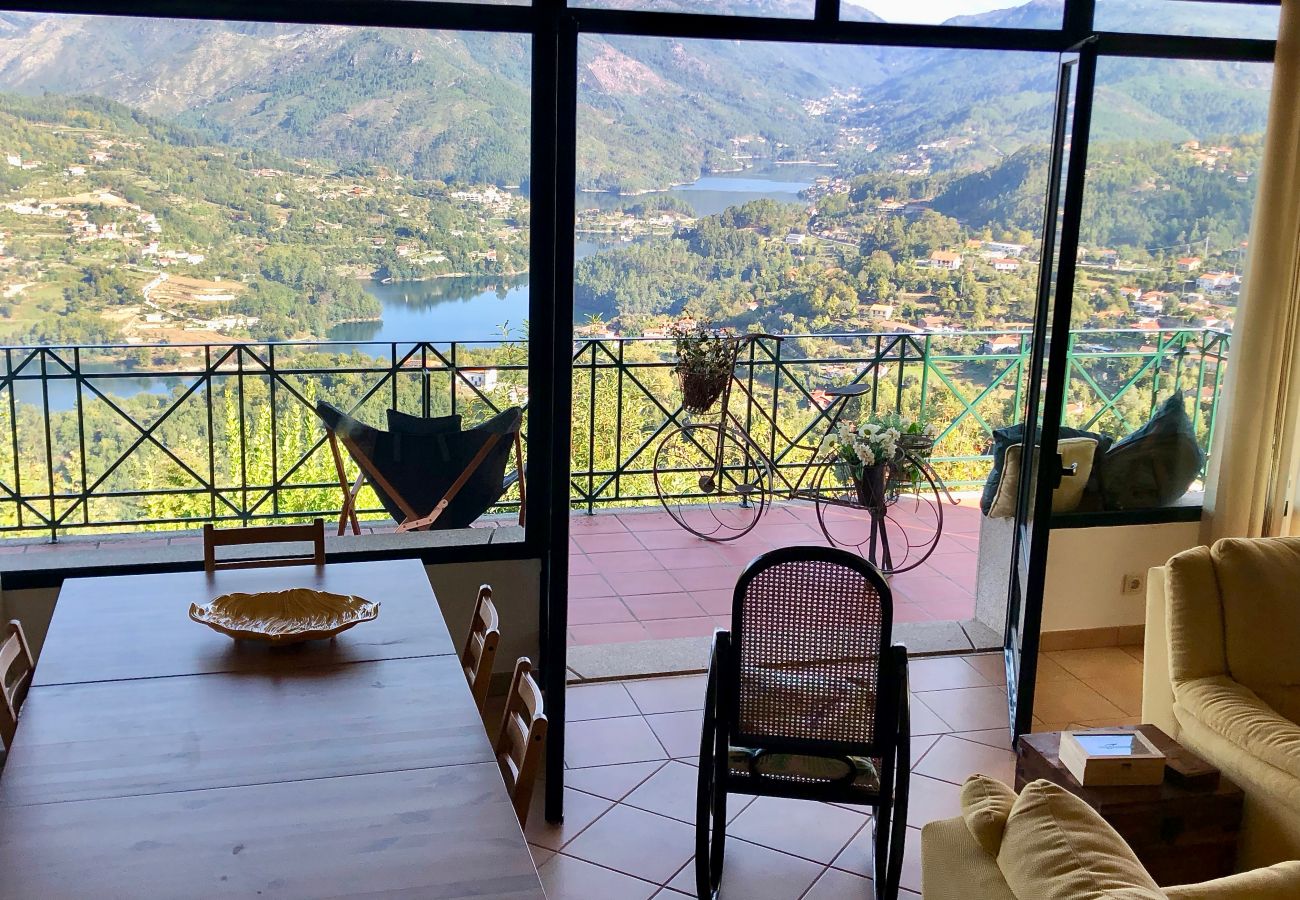 Villa em Gerês - Casa com piscina privada e vistas fantásticas para o Gerês 