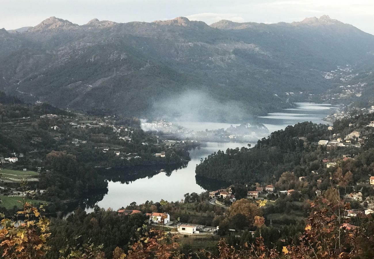 Villa em Gerês - Casa com piscina privada e vistas fantásticas para o Gerês 