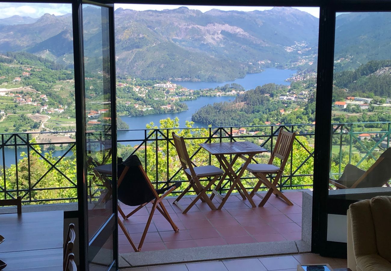 Villa em Gerês - Casa com piscina privada e vistas fantásticas para o Gerês 