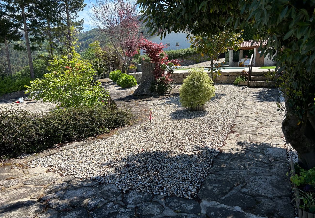 Villa em Gerês - Casa com piscina privada e vistas fantásticas para o Gerês 