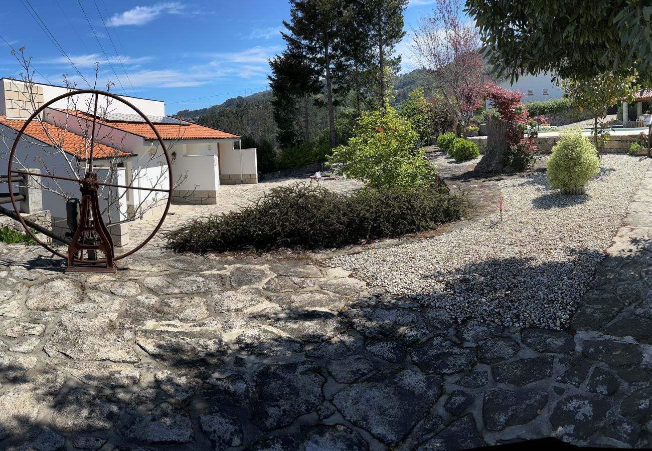 Villa em Gerês - Casa com piscina privada e vistas fantásticas para o Gerês 