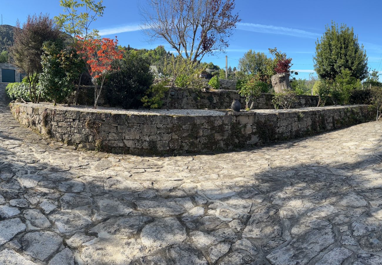 Villa em Gerês - Casa com piscina privada e vistas fantásticas para o Gerês 