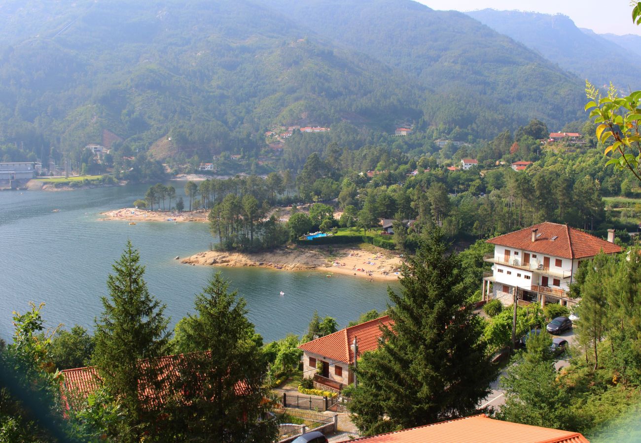 Casa em Gerês - Casa com piscina privada e campo de ténis no Gerês