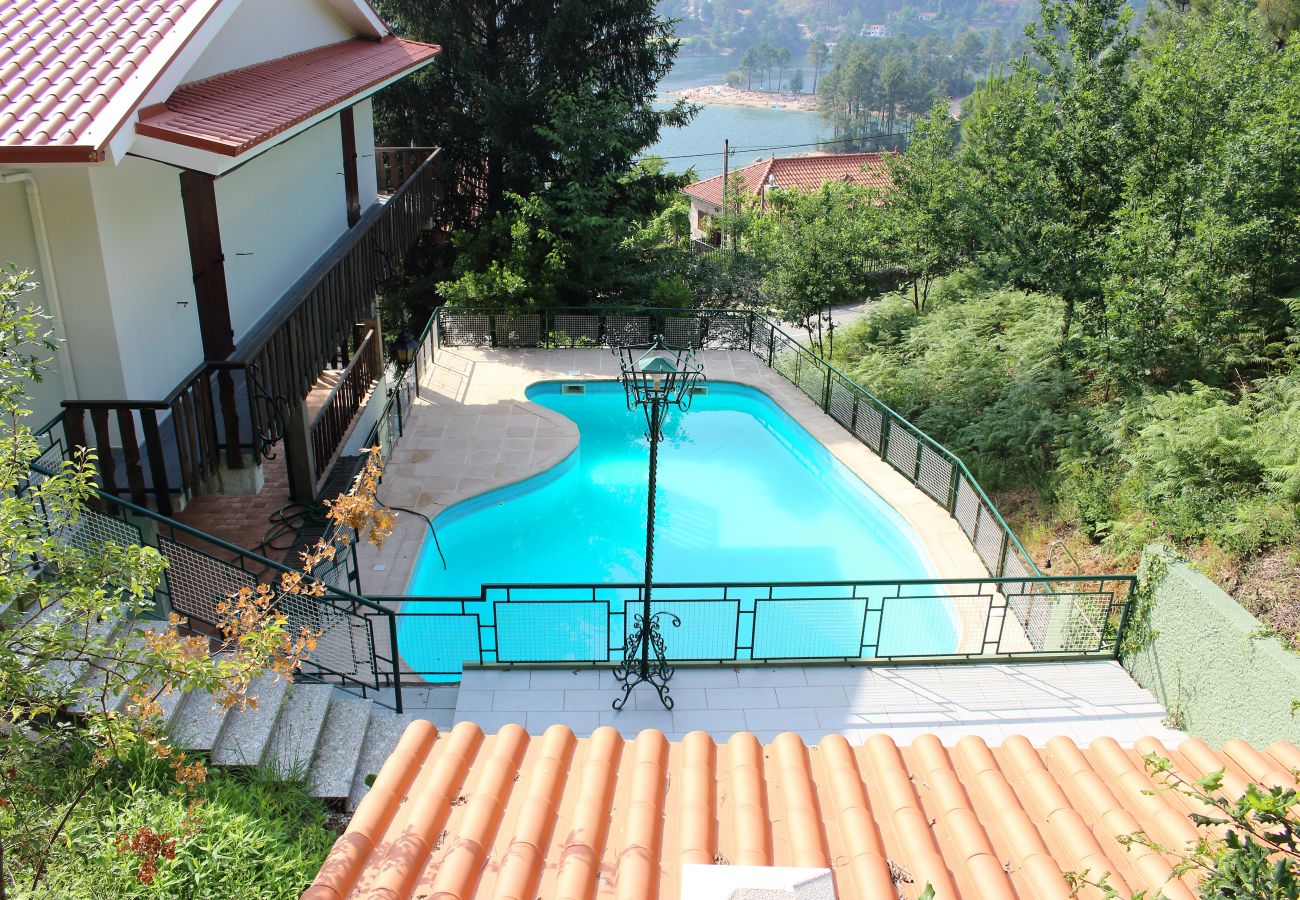 Casa em Gerês - Casa com piscina privada e campo de ténis no Gerês