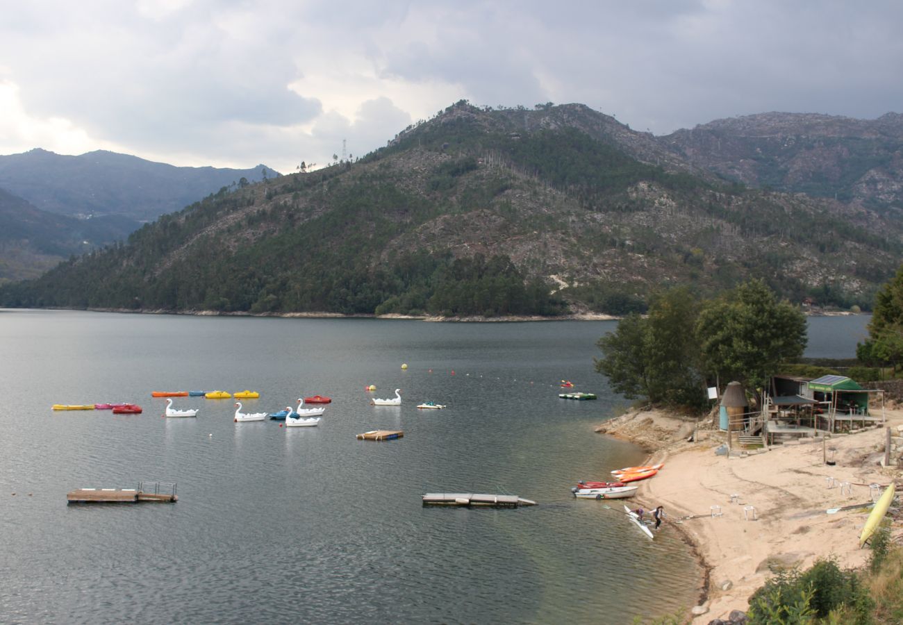 Casa em Gerês - Casa com piscina privada e campo de ténis no Gerês