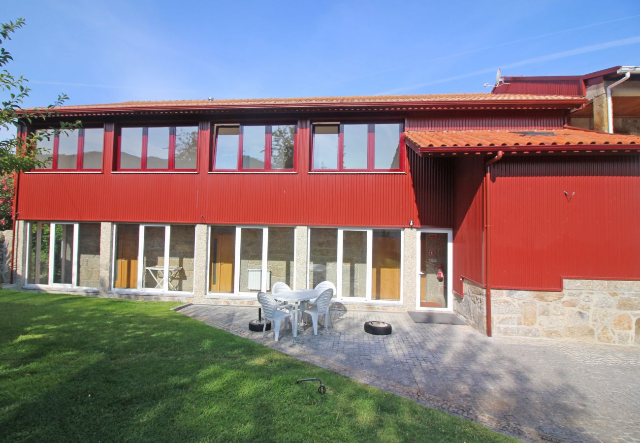 Casa rural em Terras de Bouro - Villa com piscina privada perto do Gerês