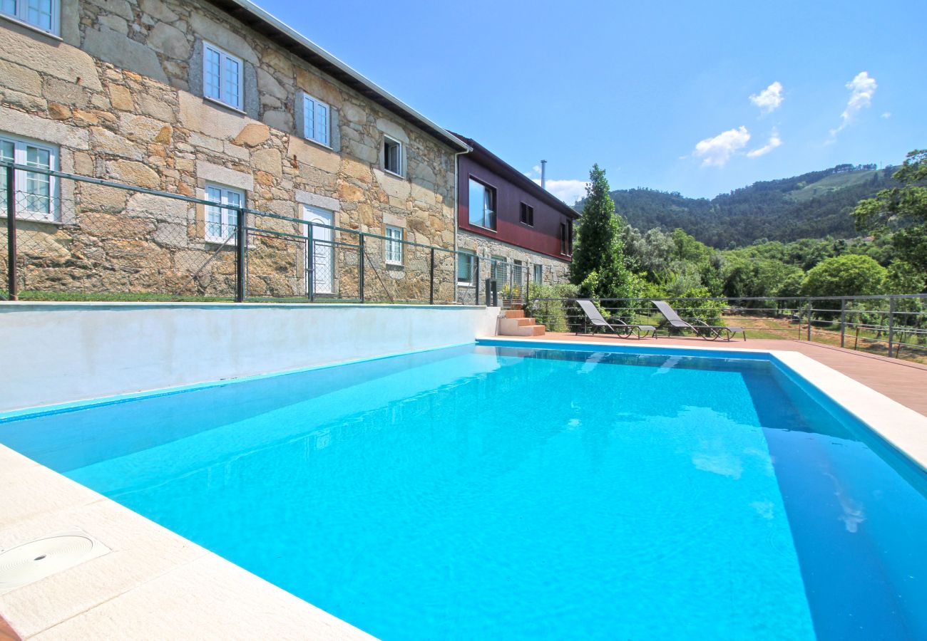 Casa rural em Terras de Bouro - Villa com piscina privada perto do Gerês