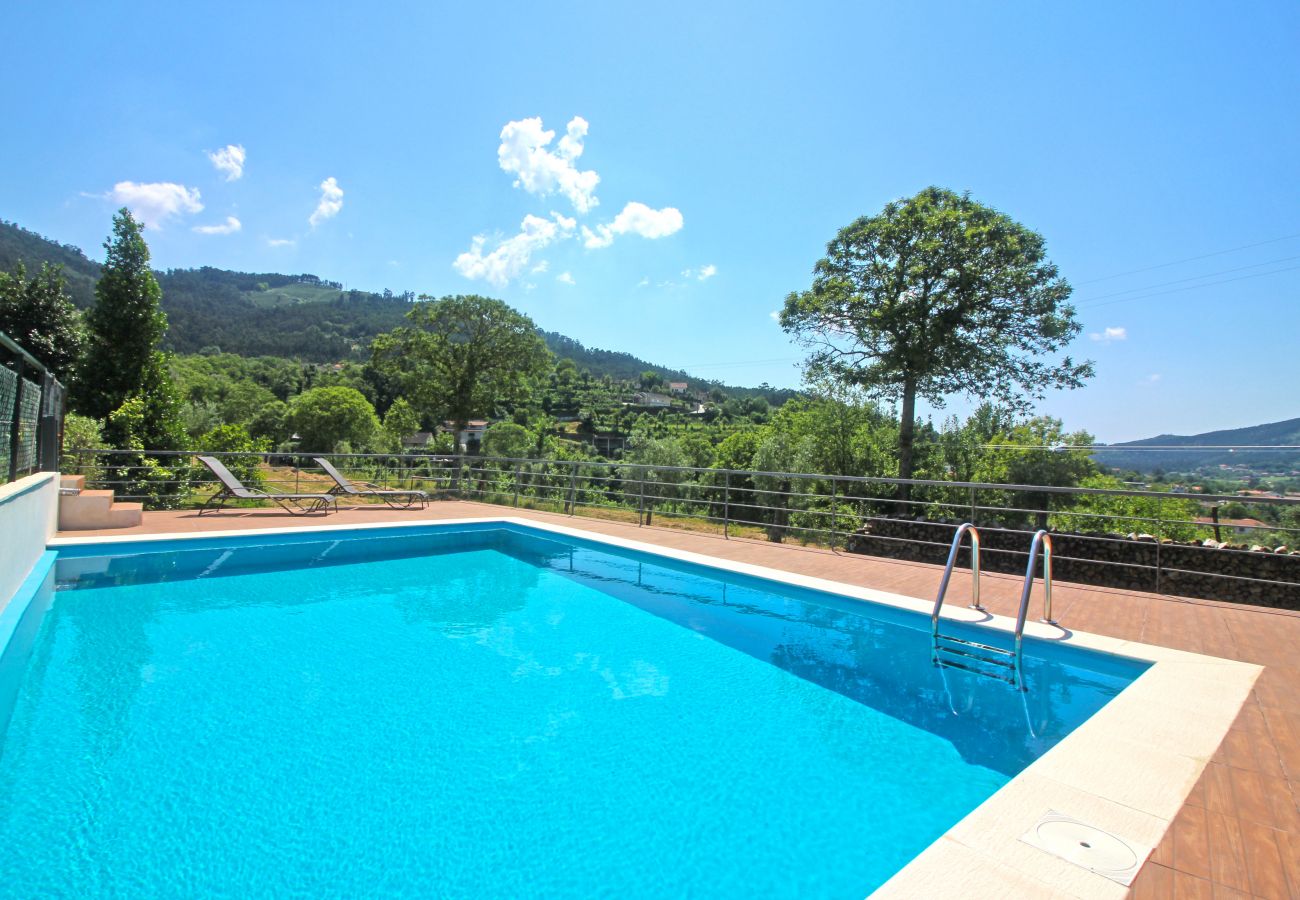 Casa rural em Terras de Bouro - Villa com piscina privada perto do Gerês