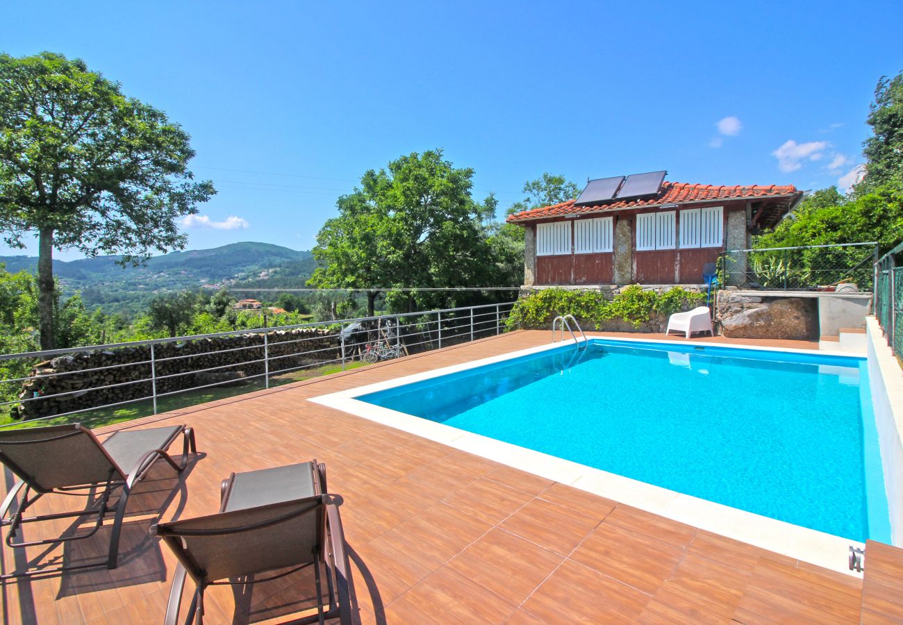 Casa rural em Terras de Bouro - Villa com piscina privada perto do Gerês