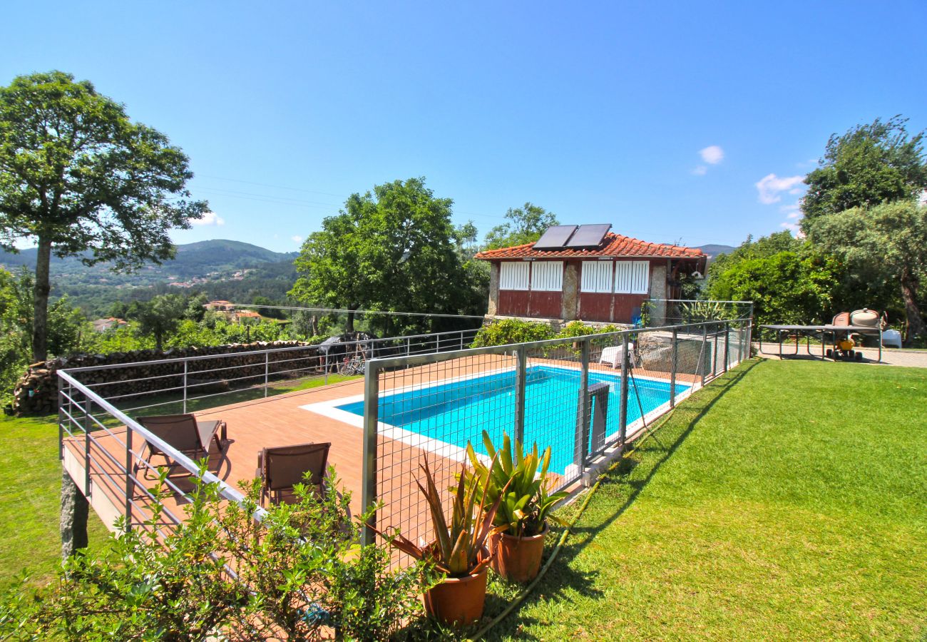 Casa rural em Terras de Bouro - Villa com piscina privada perto do Gerês