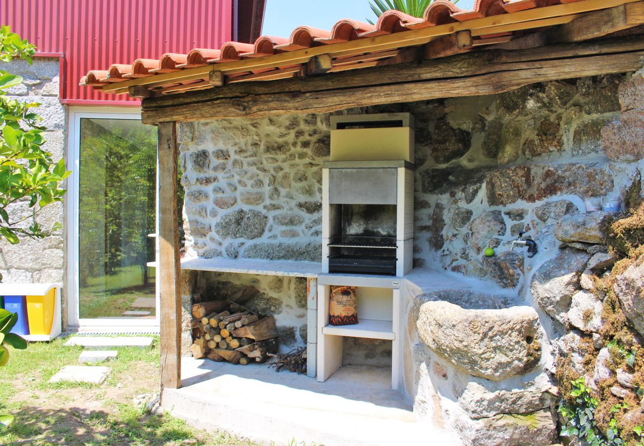 Casa rural em Terras de Bouro - Villa com piscina privada perto do Gerês