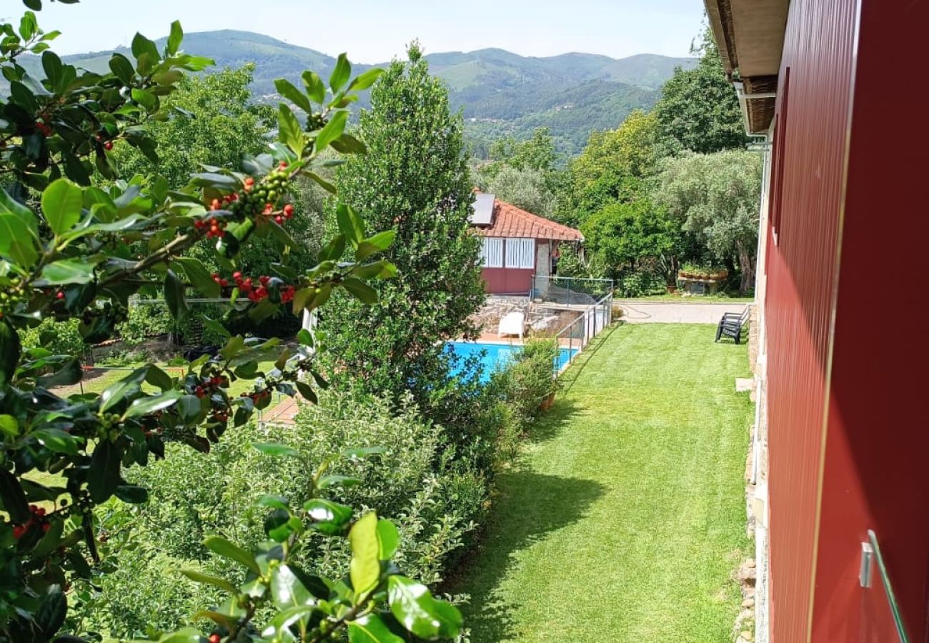 Casa rural em Terras de Bouro - Villa com piscina privada perto do Gerês