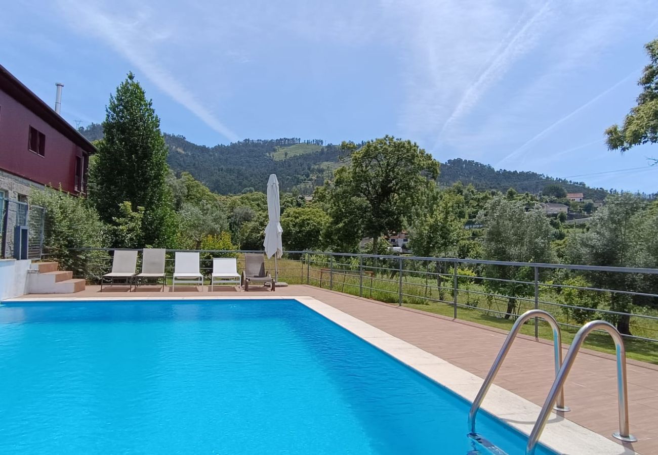 Casa rural em Terras de Bouro - Villa com piscina privada perto do Gerês