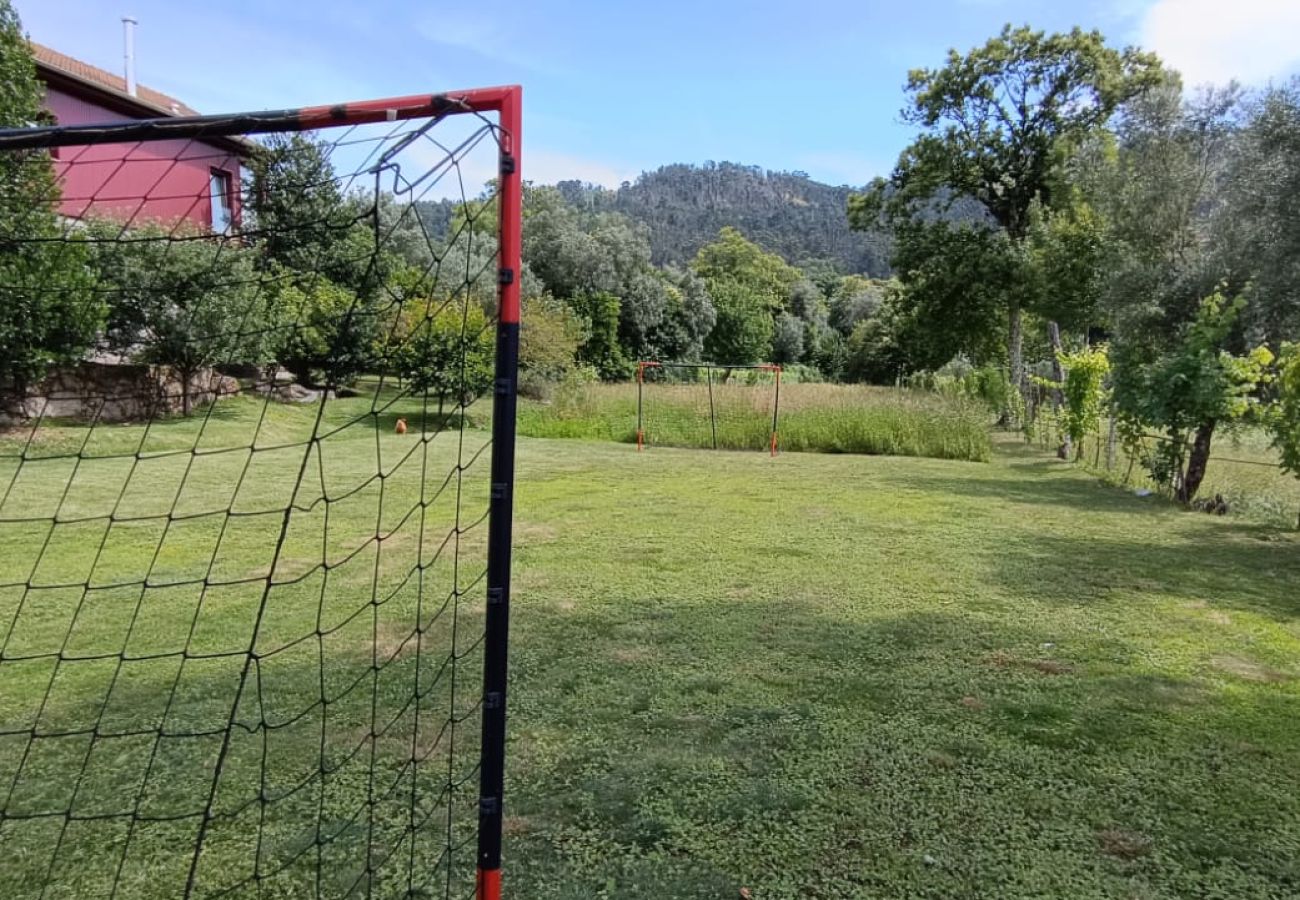 Casa rural em Terras de Bouro - Villa com piscina privada perto do Gerês