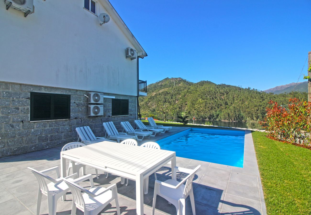 Casa em Gerês - Casa com vistas fantásticas para a Serra do Gerês