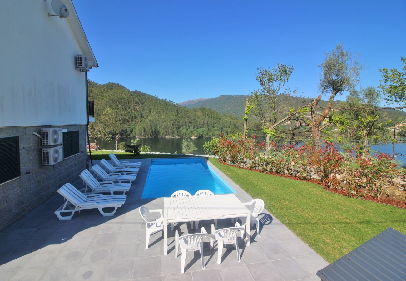 Casa em Gerês - Casa com vistas fantásticas para a Serra do Gerês