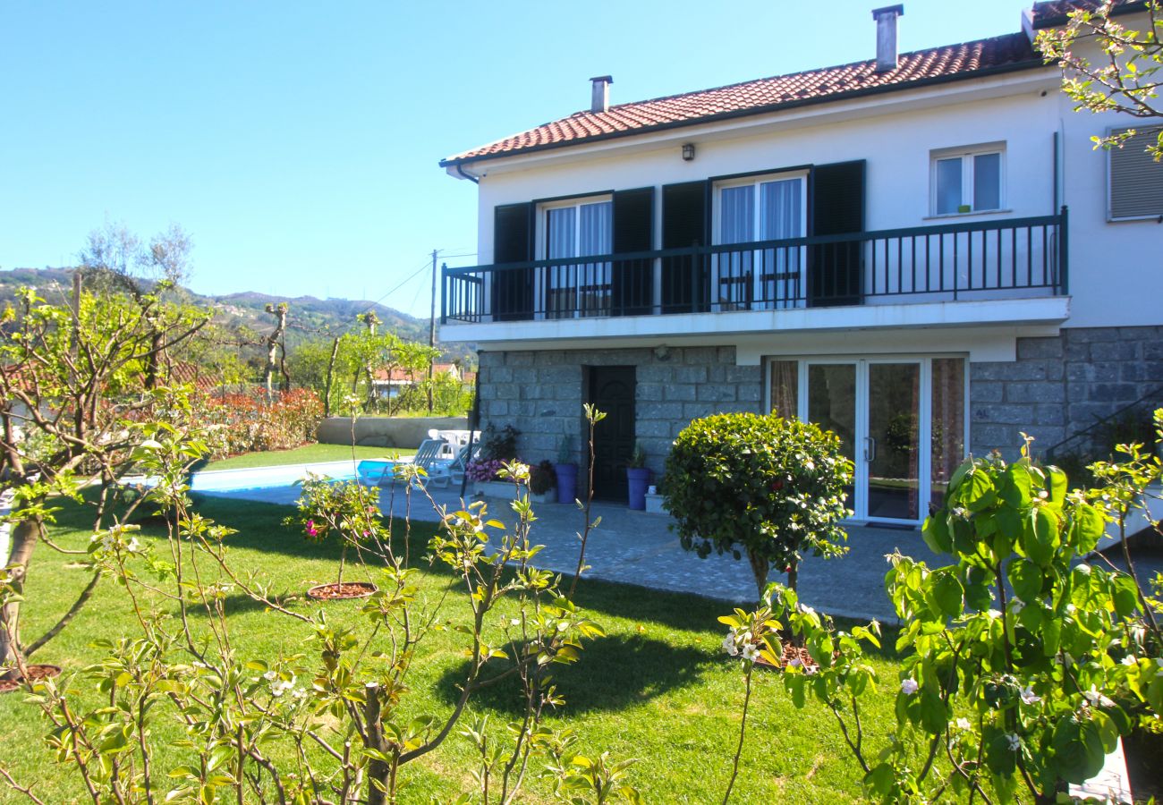 Casa em Gerês - Casa com vistas fantásticas para a Serra do Gerês