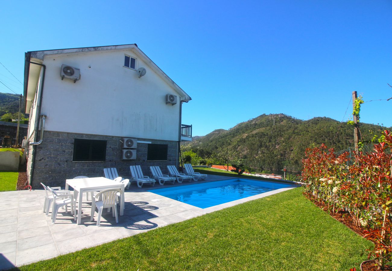 Casa em Gerês - Casa com vistas fantásticas para a Serra do Gerês