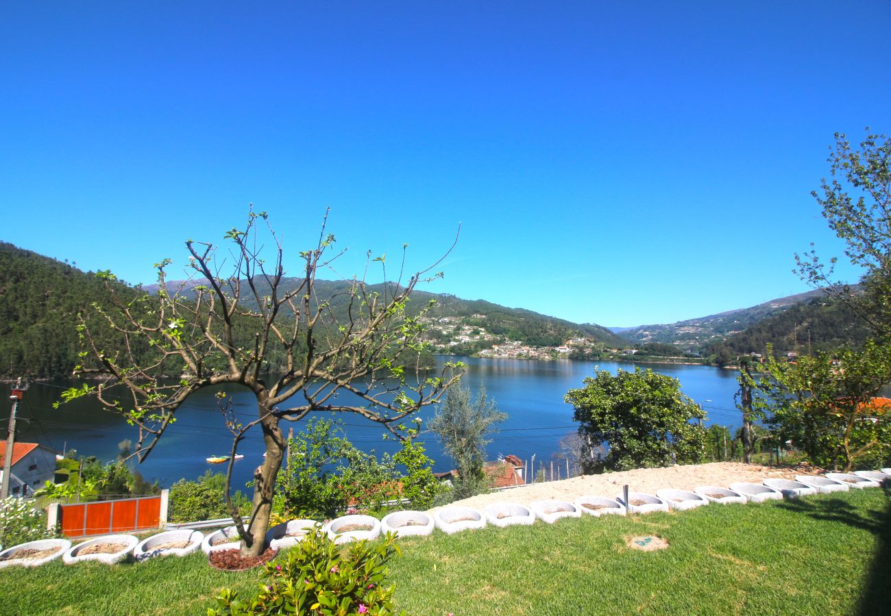 Casa em Gerês - Casa com vistas fantásticas para a Serra do Gerês