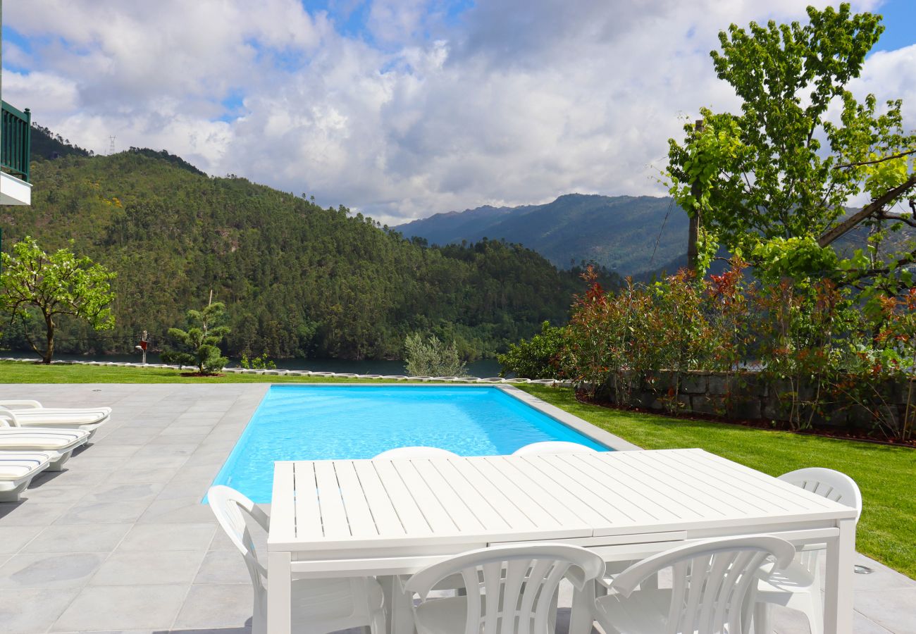 Casa em Gerês - Casa com vistas fantásticas para a Serra do Gerês