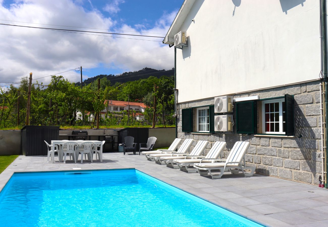 Casa em Gerês - Casa com vistas fantásticas para a Serra do Gerês