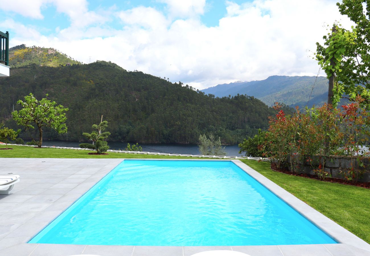 Casa em Gerês - Casa com vistas fantásticas para a Serra do Gerês