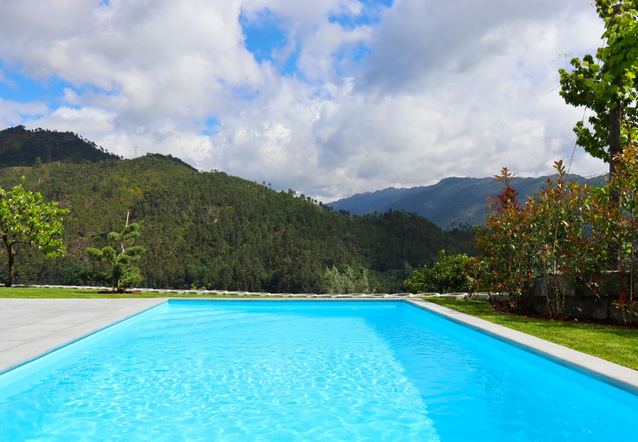 Casa em Gerês - Casa com vistas fantásticas para a Serra do Gerês