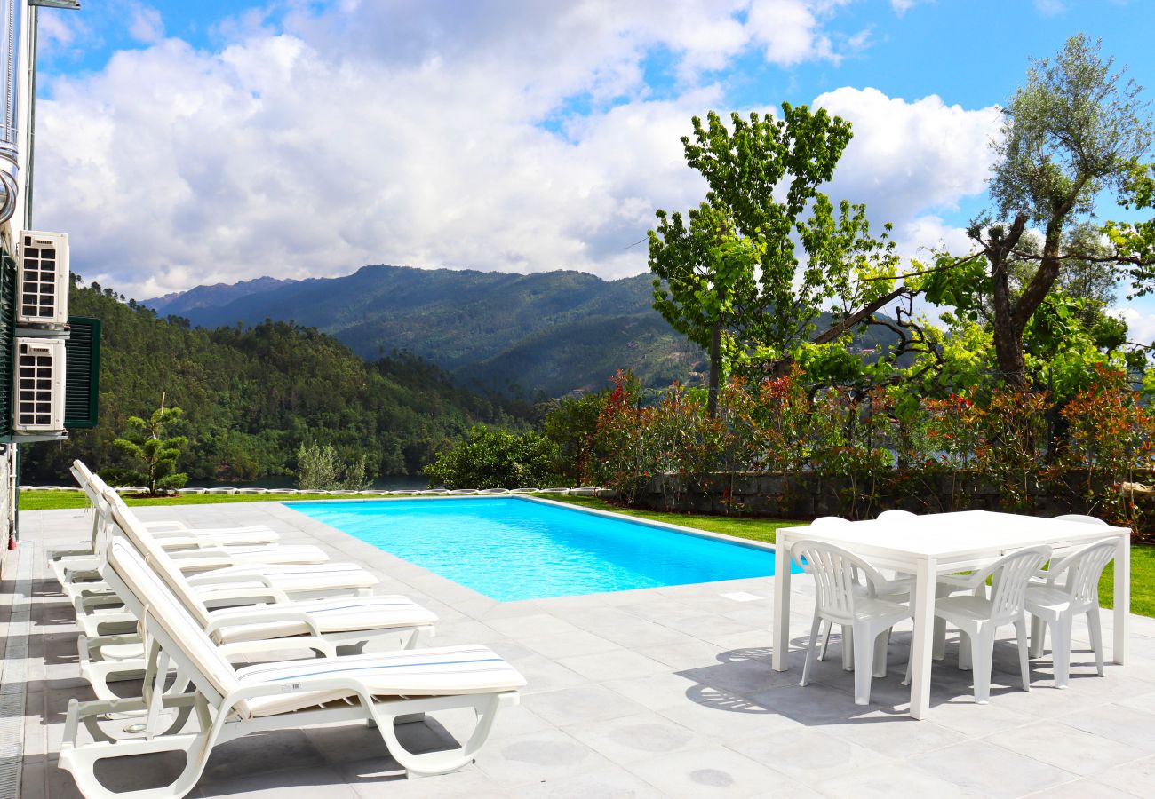 Casa em Gerês - Casa com vistas fantásticas para a Serra do Gerês