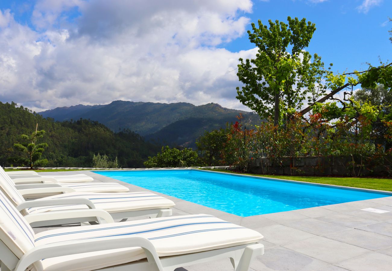 Casa em Gerês - Casa com vistas fantásticas para a Serra do Gerês