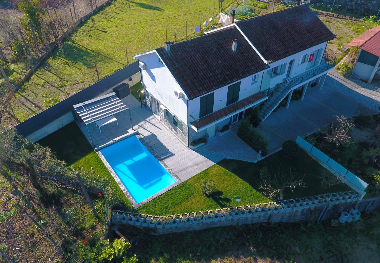 Casa em Gerês - Casa com vistas fantásticas para a Serra do Gerês