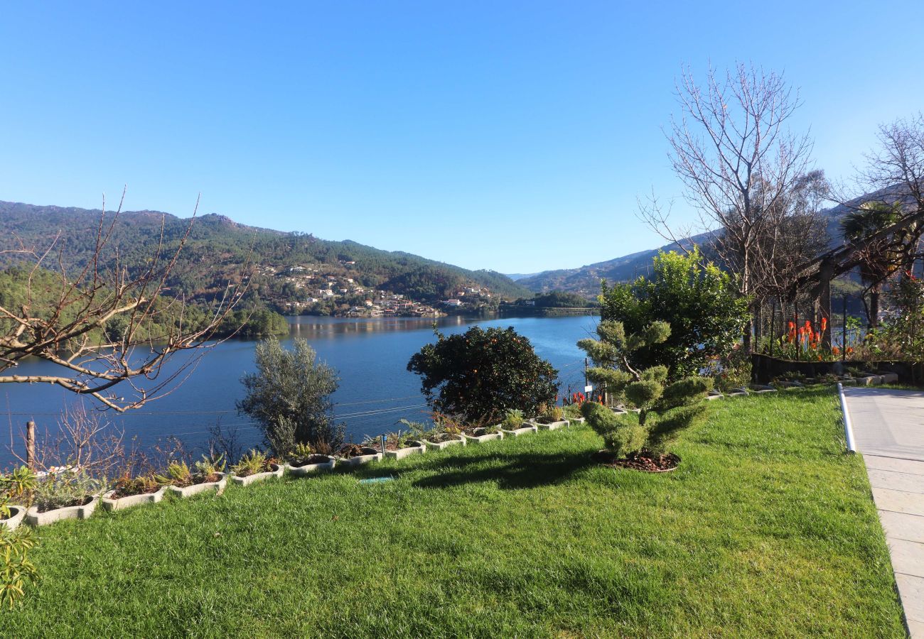 Casa em Gerês - Casa com vistas fantásticas para a Serra do Gerês