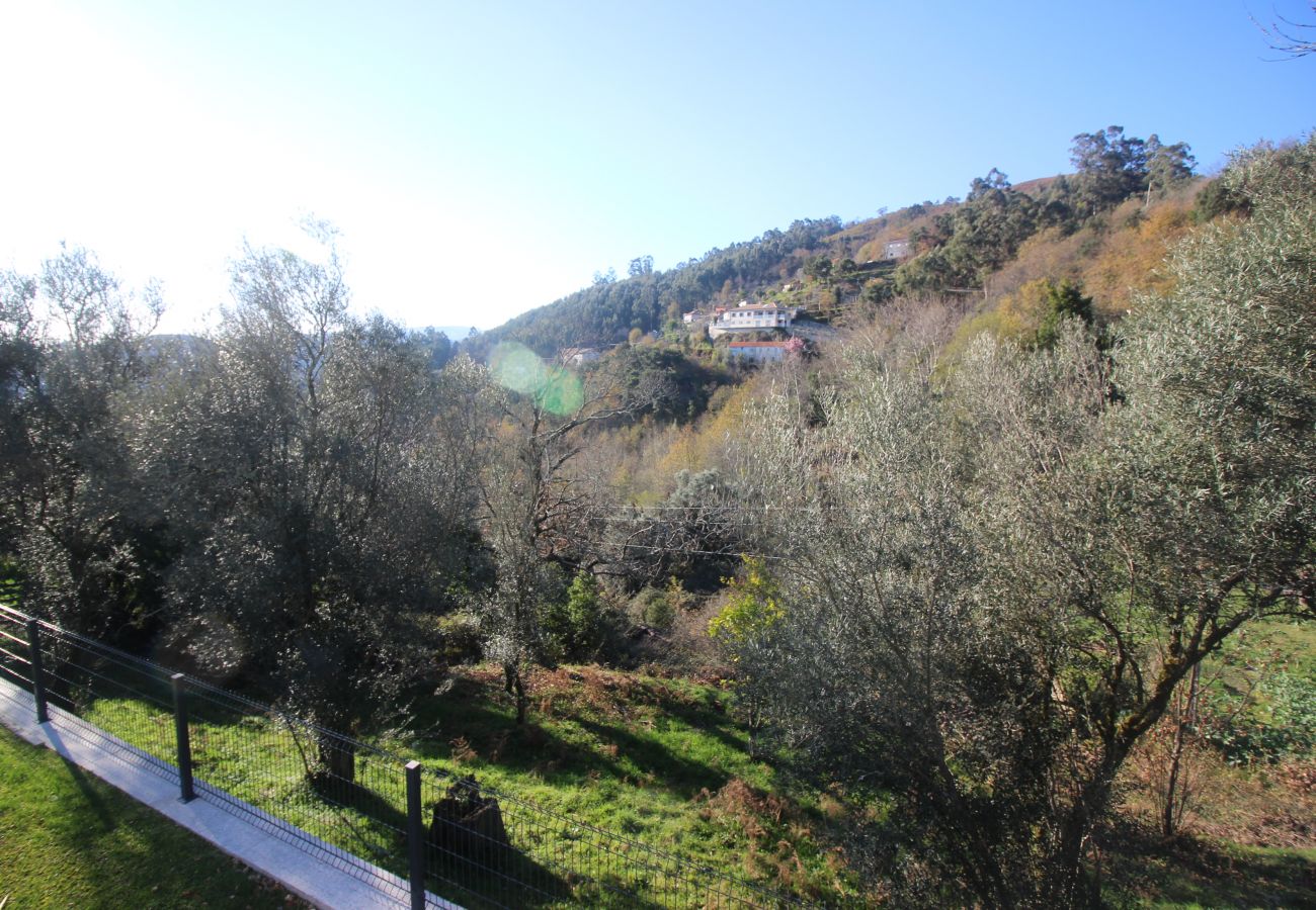 Casa rural em Gerês - Casa moderna com piscina privada perto do Gerês