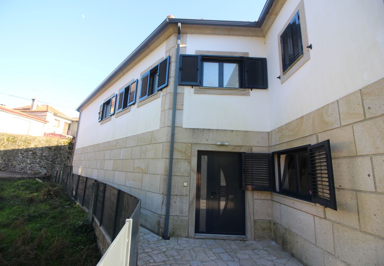 Casa rural em Gerês - Casa moderna com piscina privada perto do Gerês