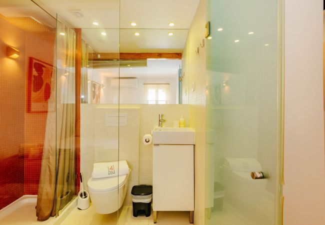 Apartamento em Lisboa - L4.2 - BAIRRO ALTO CHARMING 1 BEDROOM APARTMENT Apartamento em Lisboa - L4.2 - BAIRRO ALTO CHARMING 1 BEDROOM APARTMENT