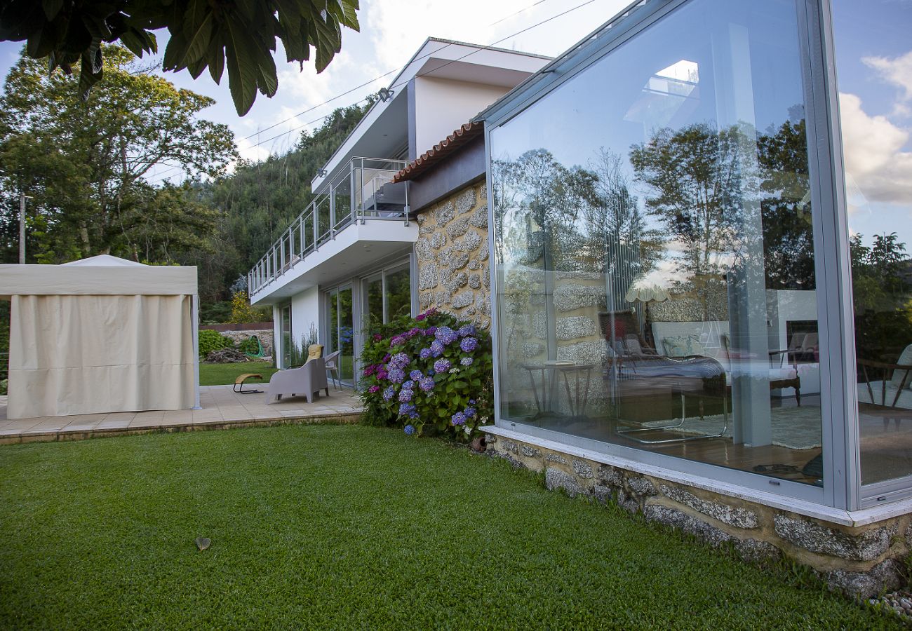 Villa em Vieira do Minho - Villa deluxe privada com piscina e jacuzzi