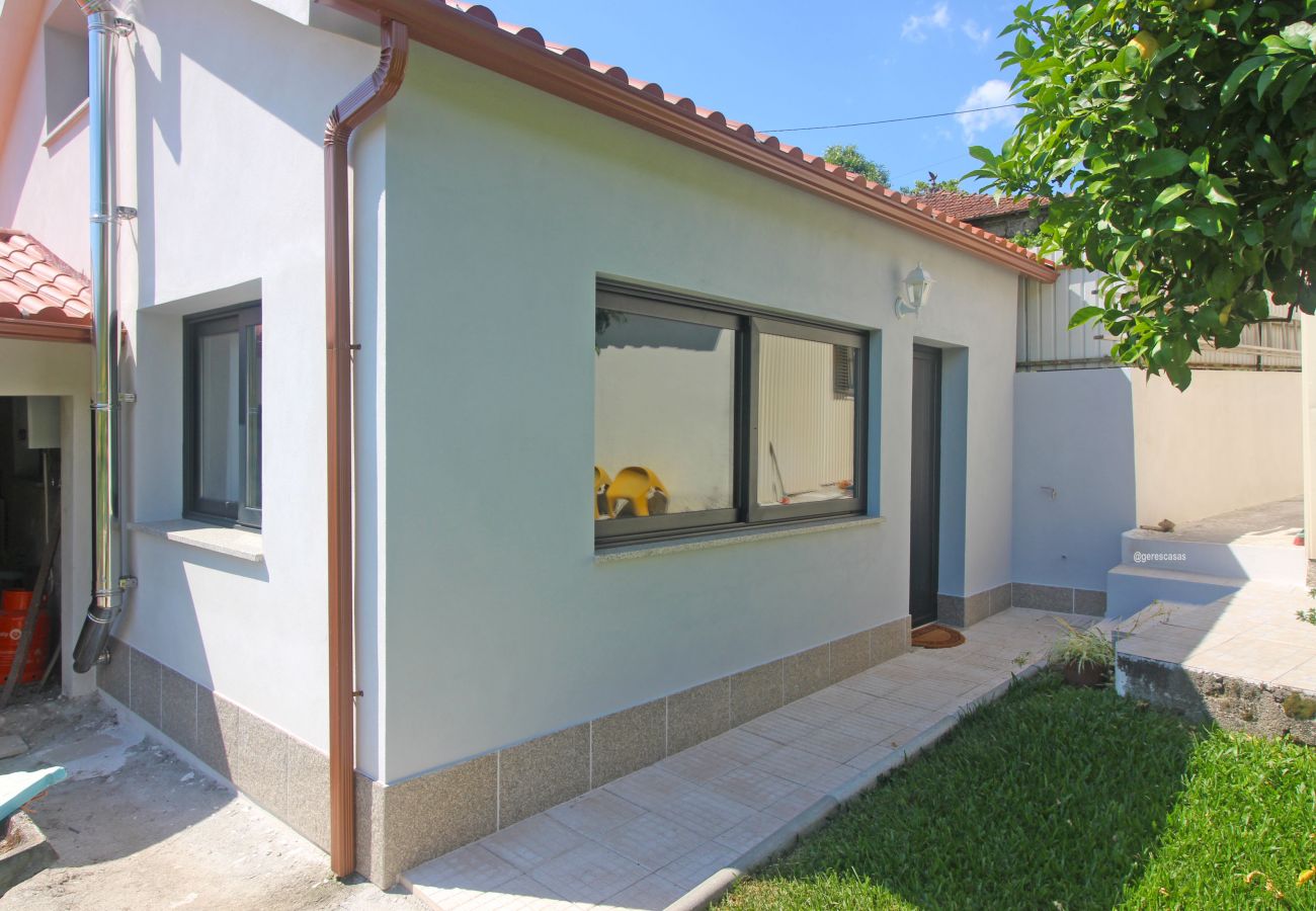 Casa em Terras de Bouro - Casa com piscina privada e vista montanha perto do Gerês