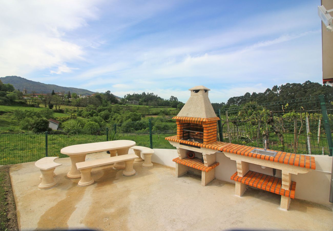 Casa em Terras de Bouro - Casa com piscina privada e vista montanha perto do Gerês