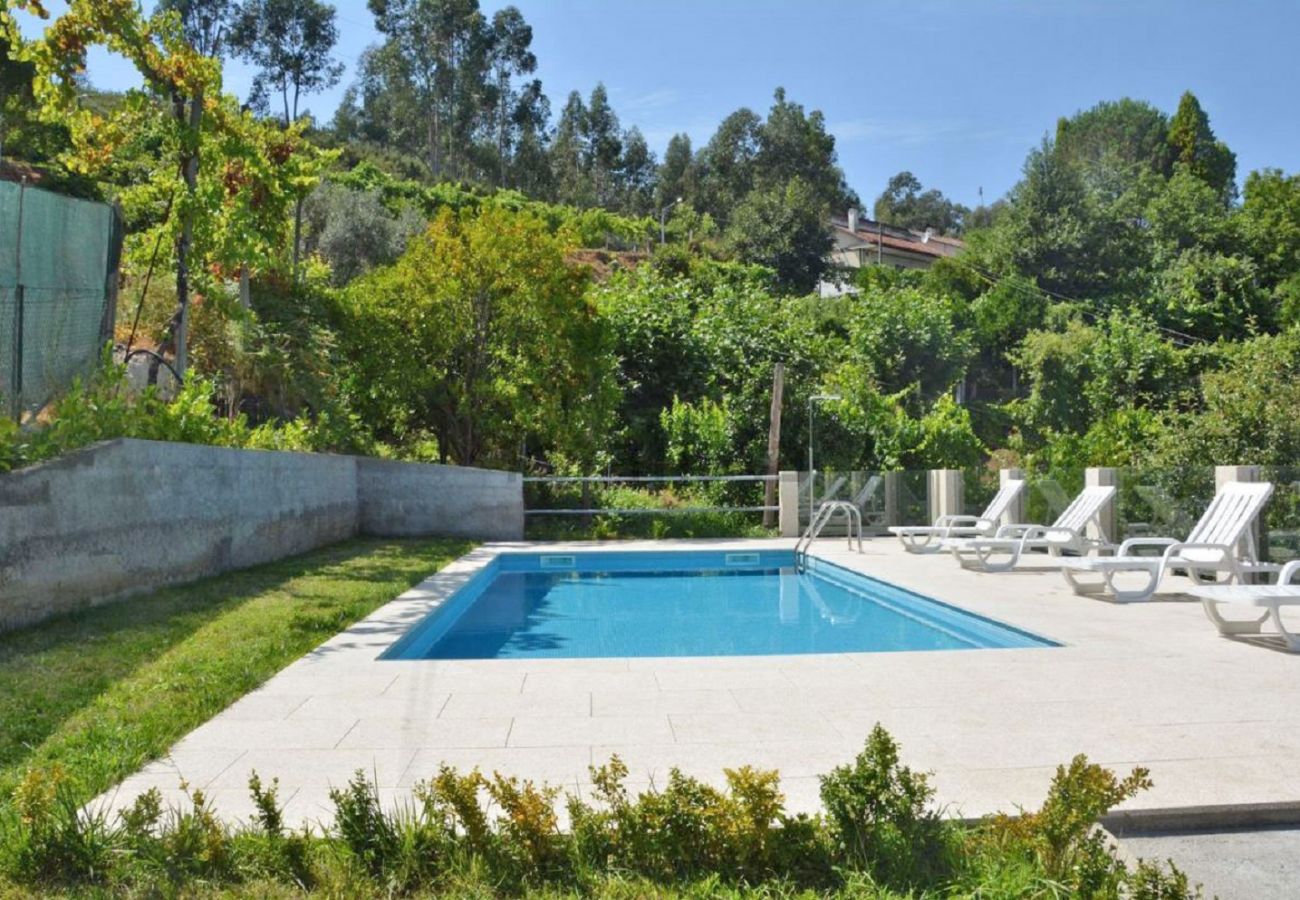 Casa em Terras de Bouro - Casa para 8 pessoas com piscina privada perto do Gerês