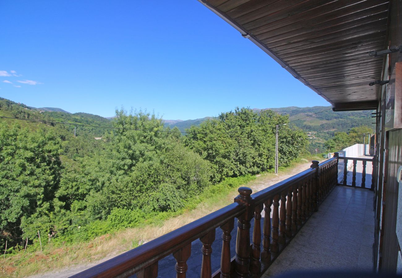 Casa em Terras de Bouro - Casa para 8 pessoas com piscina privada perto do Gerês