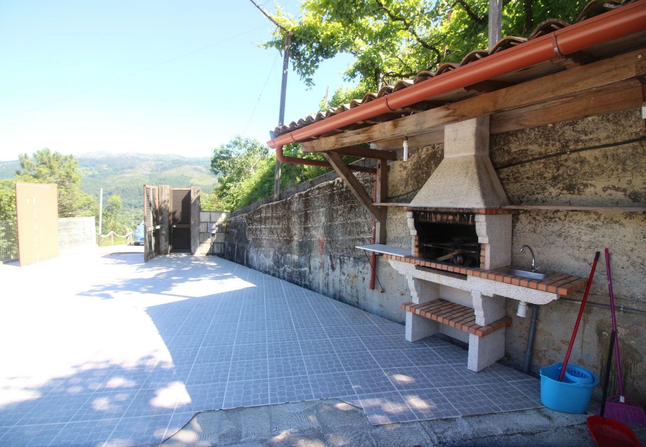 Casa em Terras de Bouro - Casa para 8 pessoas com piscina privada perto do Gerês