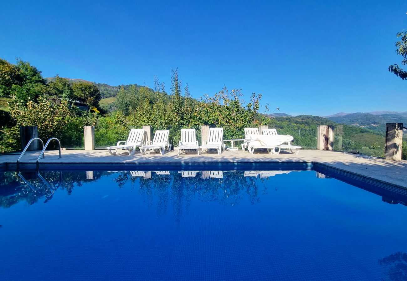 Casa em Terras de Bouro - Casa para 8 pessoas com piscina privada perto do Gerês