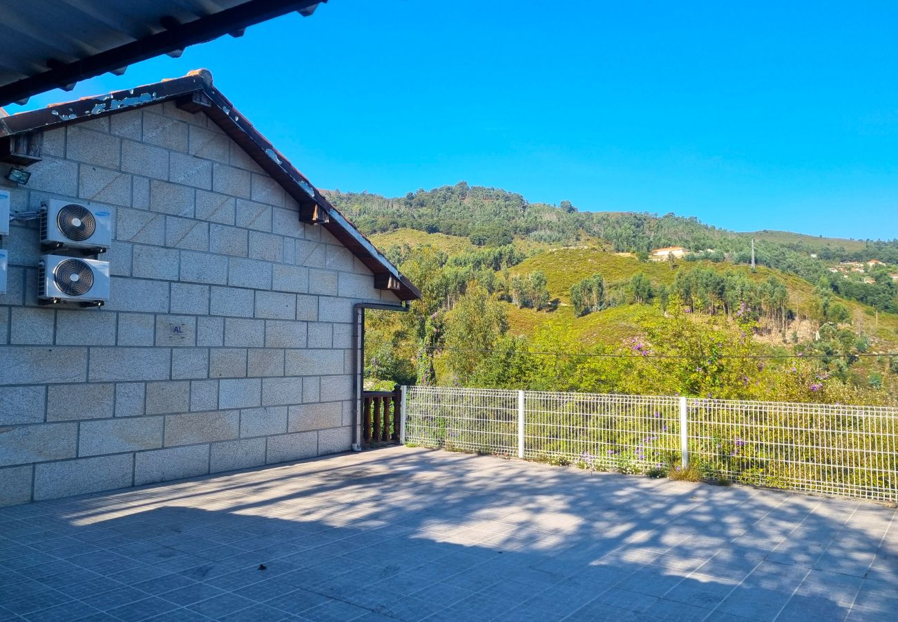 Casa em Terras de Bouro - Casa para 8 pessoas com piscina privada perto do Gerês