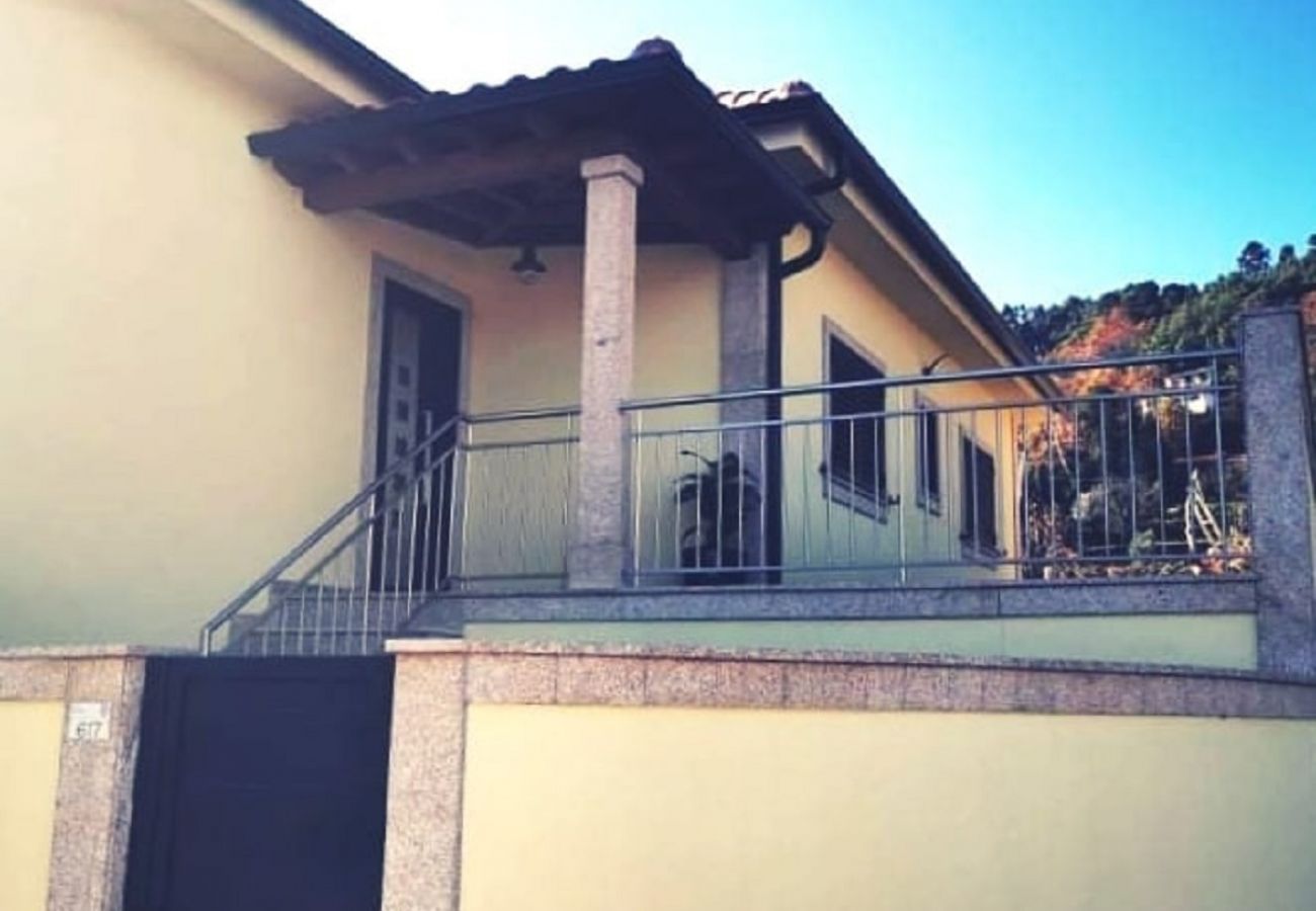 Casa em Gerês - Casa moderna com piscina no Gerês